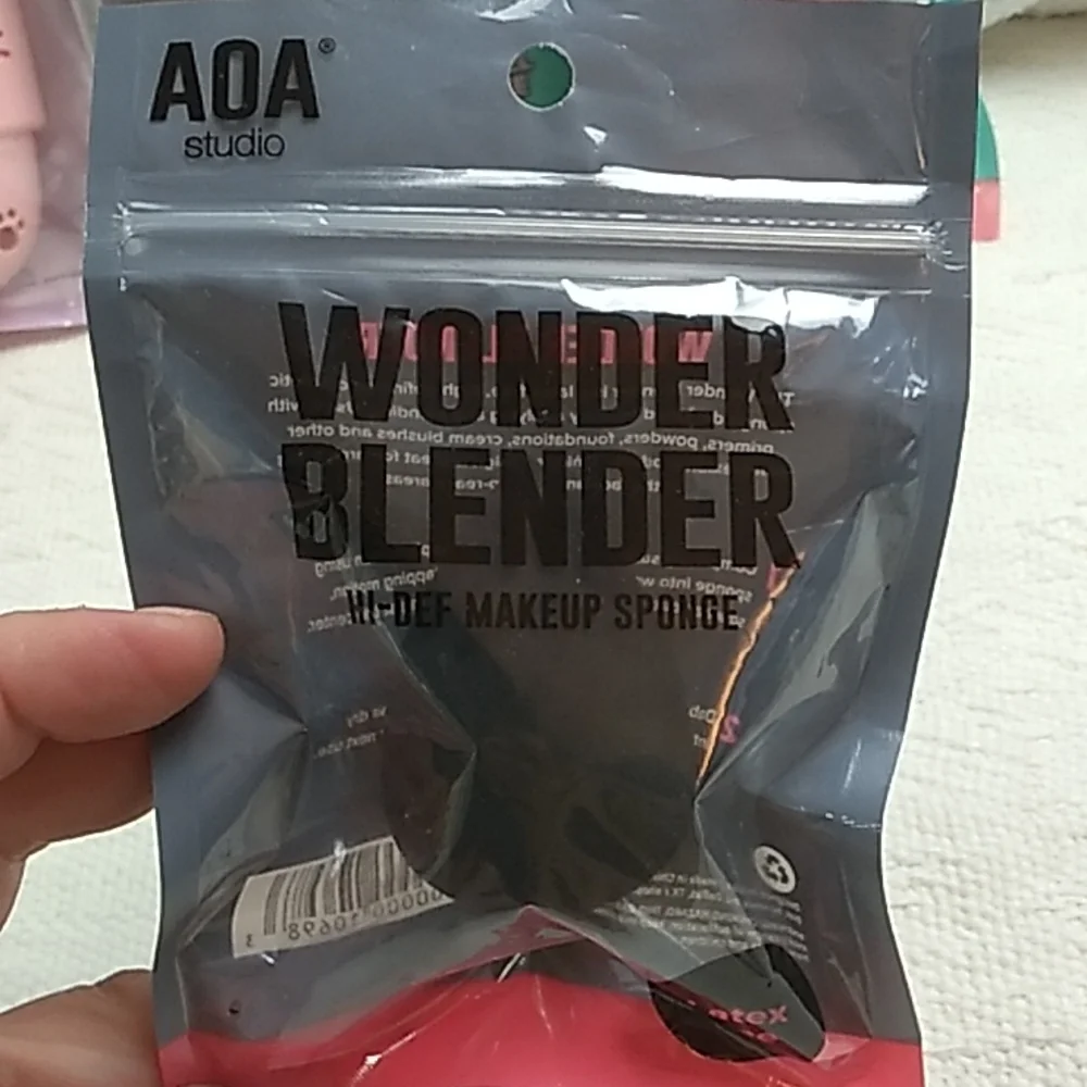 AOA Makeup Blenders, Blender Travel Covers & Mixing Palette